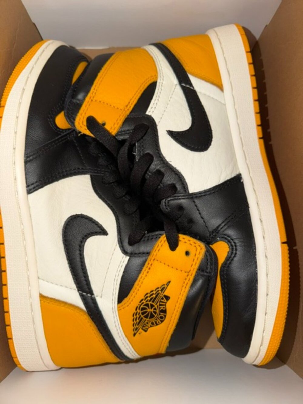 Air Jordan 1 Retro High (Taxi)